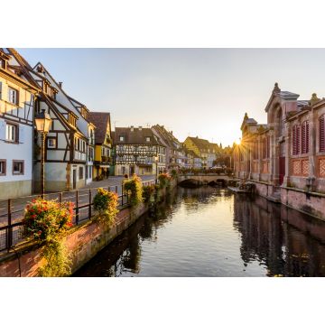 Lais Puzzle - Schöner Blick auf die historische Stadt Colmar, auch bekannt als Klein-Venedig, Bootsfahrt entlang traditioneller bunter Häuser auf dem idyllischen Fluss Lauch im Sommer, Colmar, Elsass - 1.000 Teile