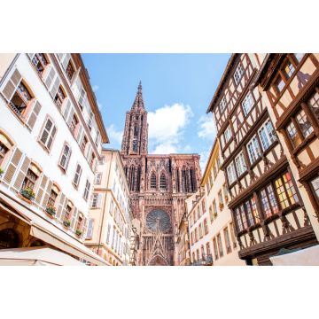 Lais Puzzle - Straßenansicht von unten auf die schönen alten Gebäude und die Kathedrale Notre-Dame in der Stadt Straßburg - 2.000 Teile