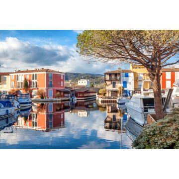 Lais Puzzle - Bunte Stadt am Wasser, Hafen von Grimaud, Côte d'Azur, Frankreich, Provence, Häuser und Boote. Schöne Stadtlandschaft - 2.000 Teile
