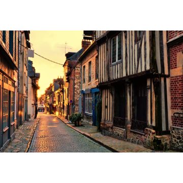 Lais Puzzle - Alte Straße in der Normandiestadt Honfleur, Frankreich, im Licht der aufgehenden Sonne - 2.000 Teile