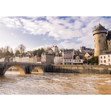 Lais Puzzle - Laval, schöne französische Stadt, Panorama des Flusses und typische Häuser im alten Zentrum, Innenstadt unter den Fluten, der Fluss im Hochwasser - 1.000 Teile