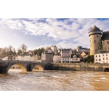 Lais Puzzle - Laval, schöne französische Stadt, Panorama des Flusses und typische Häuser im alten Zentrum, Innenstadt unter den Fluten, der Fluss im Hochwasser - 2.000 Teile