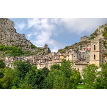 Lais Puzzle - Kleine französische mittelalterliche Stadt zwischen zwei felsigen Hügeln und dem Fluss Var, Gemeinde Entrevaux, Region Provence-Alpes-Côte d'Azur - 2.000 Teile