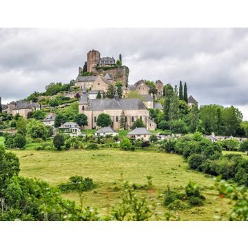 Lais Puzzle - Die Stadt Turenne ist bekannt für ihre charakteristische Lage auf einem Felsen und wurde von Les Plus Beaux Villages de France als eines der schönsten Dörfer Frankreichs ausgezeichnet - 40, 100, 200, 500, 1.000 & 2.000 Teile