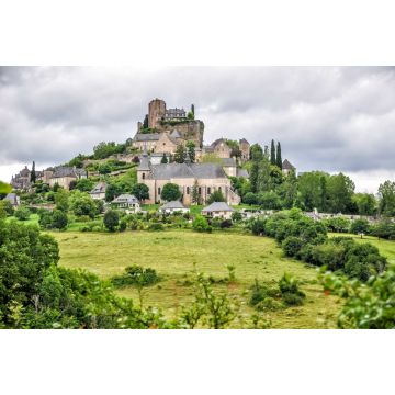 Lais Puzzle - Die Stadt Turenne ist bekannt für ihre charakteristische Lage auf einem Felsen und wurde von Les Plus Beaux Villages de France als eines der schönsten Dörfer Frankreichs ausgezeichnet - 2.000 Teile