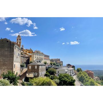 Lais Puzzle - Panoramablick auf das verträumte Bergdorf Cervione in Castagniccia, Korsika - 2.000 Teile