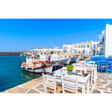 Lais Puzzle - Tavernentische und typische griechische Fischerboote im Hafen von Naoussa, Insel Paros, Kykladen, Griechenland - 2.000 Teile