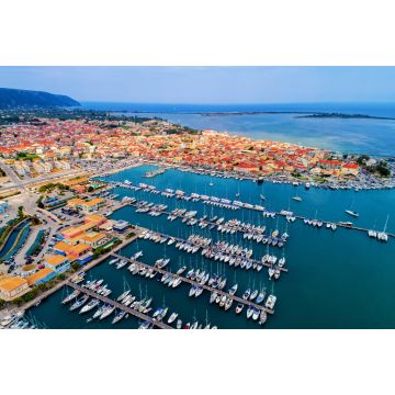 Lais Puzzle - Segelboote im Yachthafen und die Stadt Lefkada, Griechenland - 2.000 Teile