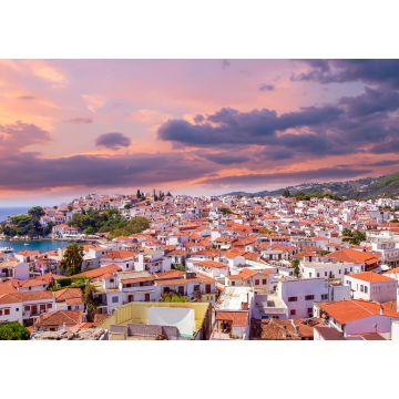 Lais Puzzle - Sonnenuntergang über Skiathos-Stadt auf der Insel Skiatos, Griechenland. Schöner Blick auf die Altstadt mit Booten im Hafen - 1.000 Teile
