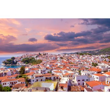 Lais Puzzle - Sonnenuntergang über Skiathos-Stadt auf der Insel Skiatos, Griechenland. Schöner Blick auf die Altstadt mit Booten im Hafen - 2.000 Teile