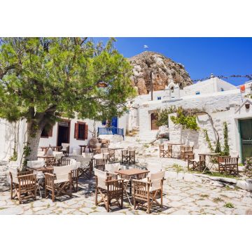 Lais Puzzle - Traditionelle griechische Straße mit Blumen und Cafétischen auf der Insel Amorgos, Kykladen, Griechenland - 1.000 Teile