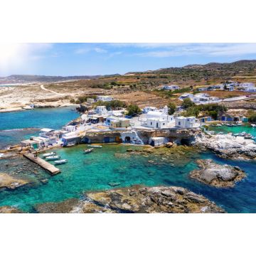 Lais Puzzle - Luftaufnahme des traditionellen Fischerdorfes Mandrakia auf der Insel Milos, Griechenland, mit den bunten Bootshäusern direkt am Wasser - 2.000 Teile