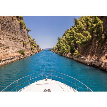 Lais Puzzle - Durchfahrt durch den Kanal von Korinth mit einer Yacht, Griechenland. Der Kanal von Korinth verbindet den Golf von Korinth mit dem Saronischen Golf im Ägäischen Meer - 500, 1.000 & 2.000 Teile