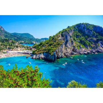 Lais Puzzle - Agios Spiridon Beach mit kristallklarem, azurblauem Wasser und weißem Strand in wunderschöner Landschaftskulisse - paradiesische Küste der Insel Korfu bei Paleokastritsa, Ionischer Archipel, Griechenland - 1.000 Teile