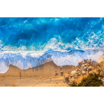Lais Puzzle - Blick von oben auf den goldenen Strand und das leuchtend blaue Meer von Milos Beach auf der Insel Lefkada, Griechenland, mit hohen Wellen und langen Schatten während des Sonnenuntergangs im Sommer - 2.000 Teile