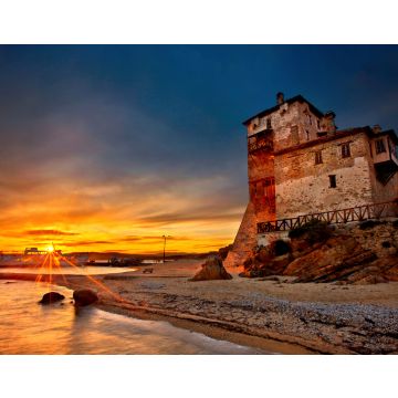 Lais Puzzle - Sonnenuntergangsfoto neben dem Turm von Ouranoupolis ("Prosphorios-Turm"), Chalkidiki, Mazedonien, Griechenland. Ouranoupolis ist das Tor zum Berg Athos, bekannt als "Agion Oros". - 40, 100, 200, 500, 1.000 & 2.000 Teile