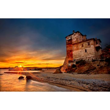 Lais Puzzle - Sonnenuntergangsfoto neben dem Turm von Ouranoupolis ("Prosphorios-Turm"), Chalkidiki, Mazedonien, Griechenland. Ouranoupolis ist das Tor zum Berg Athos, bekannt als "Agion Oros". - 2.000 Teile