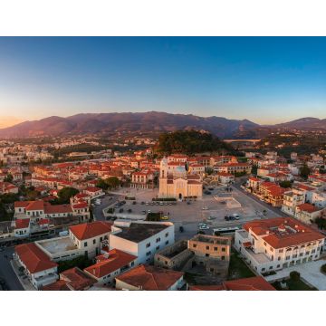 Lais Puzzle - Luftaufnahme des Burghügels und der Metropolitankirche von Ypapanti in der historischen Altstadt der Küstenstadt Kalamata, Griechenland - 40, 100, 200, 500, 1.000 & 2.000 Teile