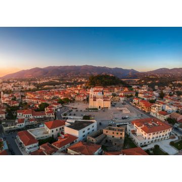 Lais Puzzle - Luftaufnahme des Burghügels und der Metropolitankirche von Ypapanti in der historischen Altstadt der Küstenstadt Kalamata, Griechenland - 1.000 Teile