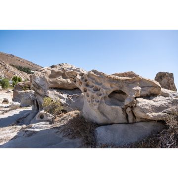 Lais Puzzle - Granitgraue Felsen, geformt durch das Meersalz und den Wind im Hintergrund. Kolymbithres Paros Insel Griechenland - 2.000 Teile