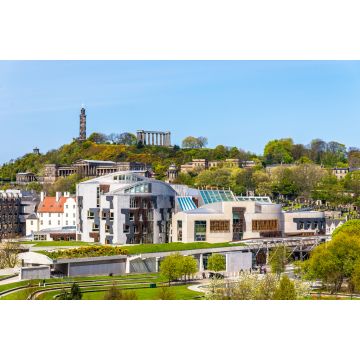 Lais Puzzle - Blick auf das neue Parlamentsgebäude unter dem Calton Hill - Edinburgh - 2.000 Teile