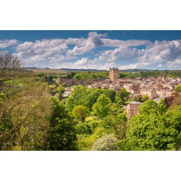 Lais Puzzle - Richmond Town and Castle / Die Marktstadt Richmond liegt am Rande der North Yorkshire Dales, am Ufer des Flusses Swale - 2.000 Teile
