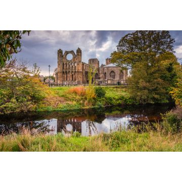 Lais Puzzle - Elgin Cathedral über dem Fluss Lossie / Die mittelalterliche Ruine der Elgin Cathedral wurde im dreizehnten Jahrhundert am Ufer des Flusses Lossie erbaut - 2.000 Teile
