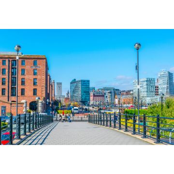 Lais Puzzle - Blick auf das Geschäftszentrum von Liverpool durch das Albert Dock, England - 2.000 Teile