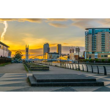 Lais Puzzle - Blick auf eine Promenade am Fluss Irwell in Salford, England - 2.000 Teile