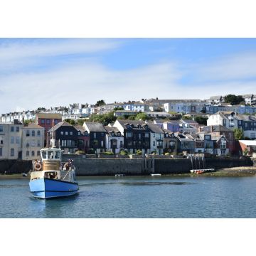 Lais Puzzle - Fährschiff mit einem kornischen Fischerdorf im Hintergrund. Falmouth ist der Verkehrsknotenpunkt in Cornwall, denn von hier aus fahren Züge nach Truro, und es gibt Busse und Fähren nach St. Mawes, Trelissick und Truro. Vereinigtes K...
