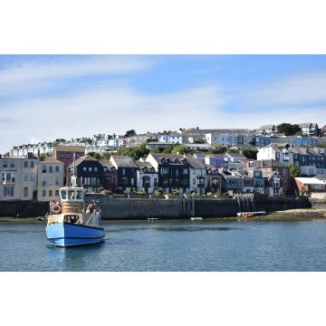 Lais Puzzle - Fährschiff mit einem kornischen Fischerdorf im Hintergrund. Falmouth ist der Verkehrsknotenpunkt in Cornwall, denn von hier aus fahren Züge nach Truro, und es gibt Busse und Fähren nach St. Mawes, Trelissick und Truro. Vereinigtes K...