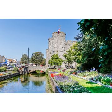 Lais Puzzle - Blick auf die Westgate-Türme vom Wetsgate Gardens Park in Canterbury an einem sonnigen Tag, England, UK - 2.000 Teile