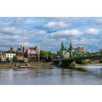 Lais Puzzle - Die Hammersmith Bridge, eine Hängebrücke, die die Themse im Westen Londons überquert. Hammersmith ist im Hintergrund, aufgenommen von Barnes aus - 2.000 Teile