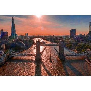 Lais Puzzle - London mit der Themse, die in der Nähe der Tower Bridge, der Londoner City und der Westminster Abbey durch die Stadt fließt - 2.000 Teile
