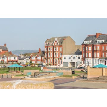 Lais Puzzle - Farbenfrohe Architektur einer Küstenstadt in Nordwales, UK - 2.000 Teile