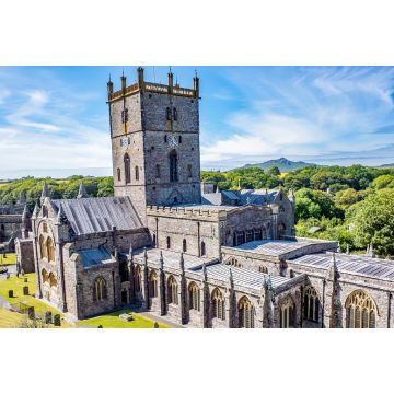 Lais Puzzle - Die Kathedrale von St. Davids, eine religiöse Stätte, in der seit dem 6. Jahrhundert täglich gebetet wird, in der Stadt St. Davids, Pembrokeshire, Wales - 2.000 Teile