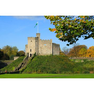 Lais Puzzle - Cardiff Castle von außen im Zentrum von Cardiff in der Herbstsonne - 2.000 Teile