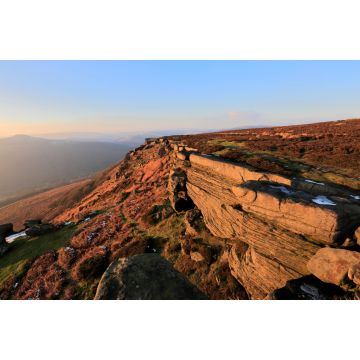 Lais Puzzle - Frühlingslandschaft über den Gritstone-Felsformationen, Stanage Edge, Grafschaft Derbyshire; Peak District National Park; England; UK - 2.000 Teile