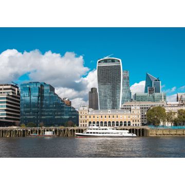 Lais Puzzle - Londoner Stadtteil mit Wolkenkratzern und einem Boot auf der Themse - 1.000 Teile