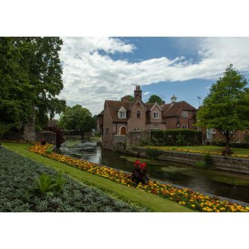 Lais Puzzle - Straße umgeben von Gebäuden und Gärten nach dem Regen in Canterbury, Vereinigtes Königreich - 1.000 Teile