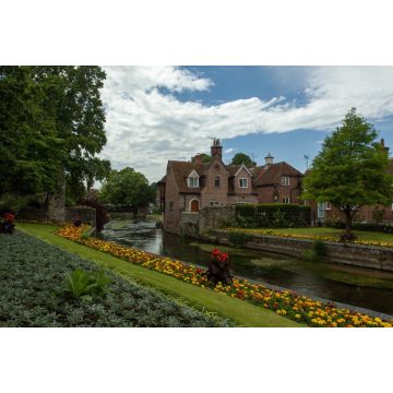 Lais Puzzle - Straße umgeben von Gebäuden und Gärten nach dem Regen in Canterbury, Vereinigtes Königreich - 2.000 Teile