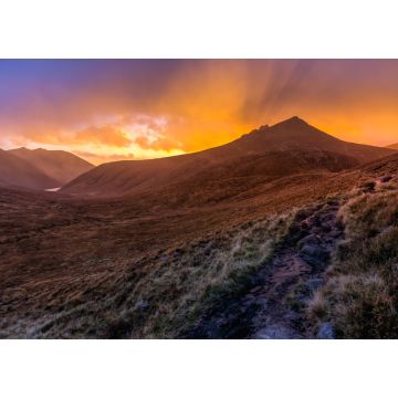 Lais Puzzle - Schönes Tal mit Wasserreservoir in den Mourne Mountains zur goldenen Stunde und dramatischem Sonnenuntergang. Mourne Mountains, höchster Gebirgszug in Nordirland - 1.000 Teile