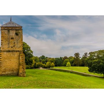 Lais Puzzle - Blick auf eine mittelalterliche Ruine im Abington Park, Northampton, UK, im Sommer - 1.000 Teile