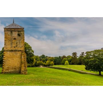 Lais Puzzle - Blick auf eine mittelalterliche Ruine im Abington Park, Northampton, UK, im Sommer - 2.000 Teile