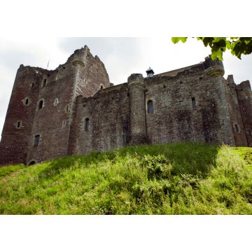 Lais Puzzle - Doune Castle ist eine mittelalterliche Festung in der Nähe des Dorfes Doune in Zentralschottland. Sie liegt an einer bewaldeten Biegung, wo der Ardoch Burn in den Fluss Teith mündet - 1.000 Teile