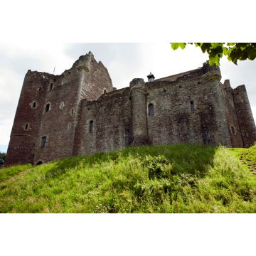Lais Puzzle - Doune Castle ist eine mittelalterliche Festung in der Nähe des Dorfes Doune in Zentralschottland. Sie liegt an einer bewaldeten Biegung, wo der Ardoch Burn in den Fluss Teith mündet - 2.000 Teile