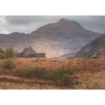 Lais Puzzle - Ein einsames altes Steinhaus in einer stimmungsvollen Berglandschaft auf der abgelegenen und zerklüfteten Halbinsel Knoydart in den schottischen Highlands, Westküste Schottlands - 1.000 Teile