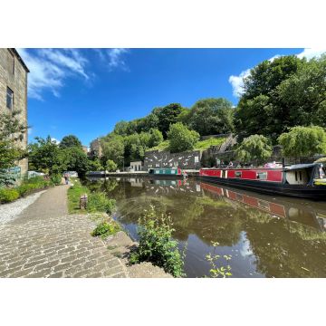 Lais Puzzle - Der Rochdale-Kanal, mit einem gepflasterten Weg, Kanalbooten und blauem Himmel, Todmorden, Vereinigtes Königreich - 1.000 Teile