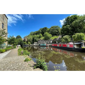 Lais Puzzle - Der Rochdale-Kanal, mit einem gepflasterten Weg, Kanalbooten und blauem Himmel, Todmorden, Vereinigtes Königreich - 2.000 Teile