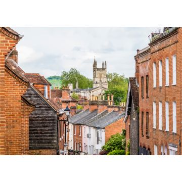 Lais Puzzle - Blick durch eine schmale Straße auf die Kathedrale in Winchester, Großbritannien, im Frühsommer - 1.000 Teile